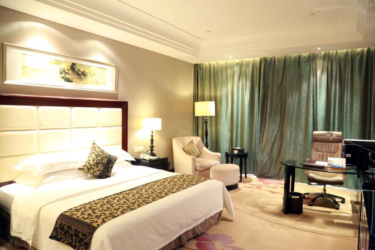 Wyndham Xinyang Downtown Hotel Eksteriør billede