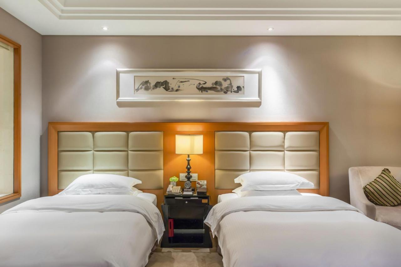Wyndham Xinyang Downtown Hotel Eksteriør billede