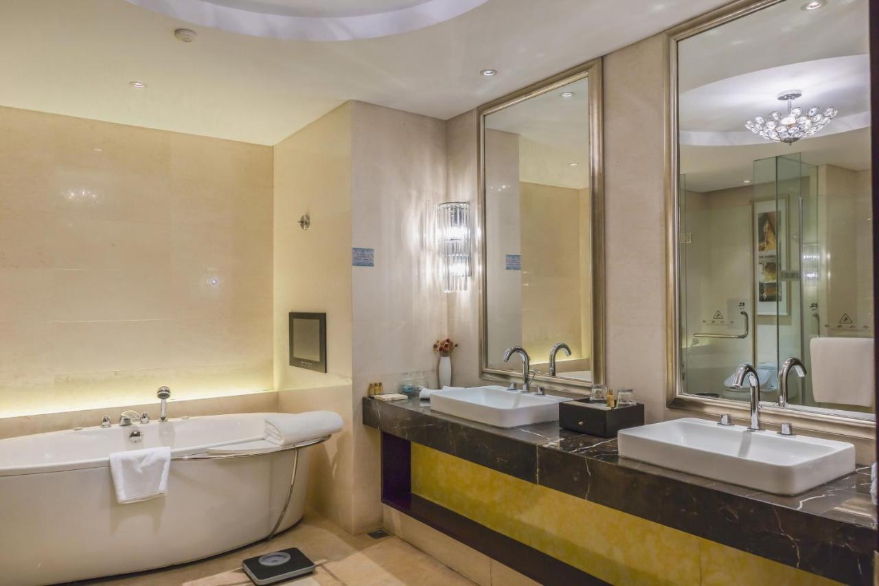 Wyndham Xinyang Downtown Hotel Eksteriør billede