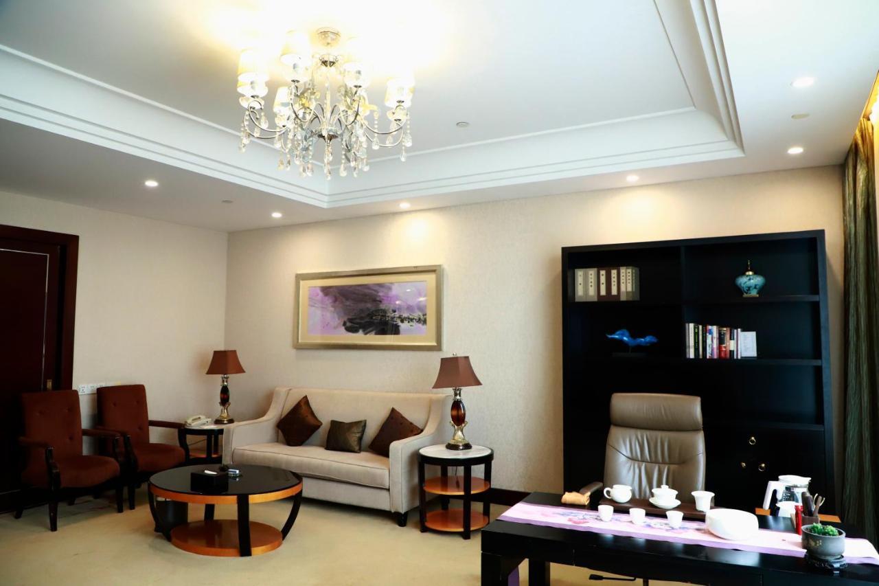 Wyndham Xinyang Downtown Hotel Eksteriør billede