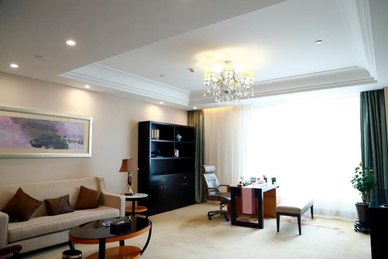 Wyndham Xinyang Downtown Hotel Eksteriør billede