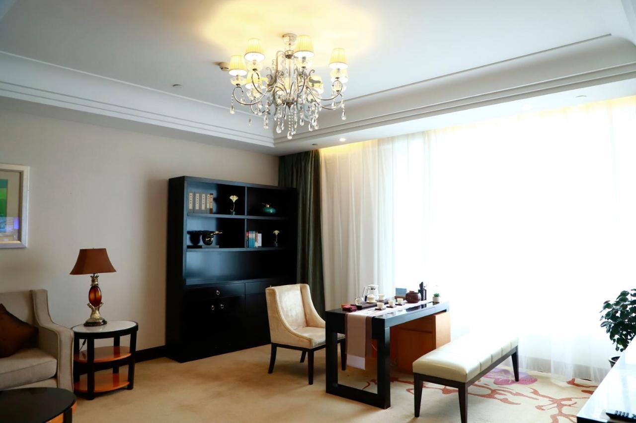 Wyndham Xinyang Downtown Hotel Eksteriør billede