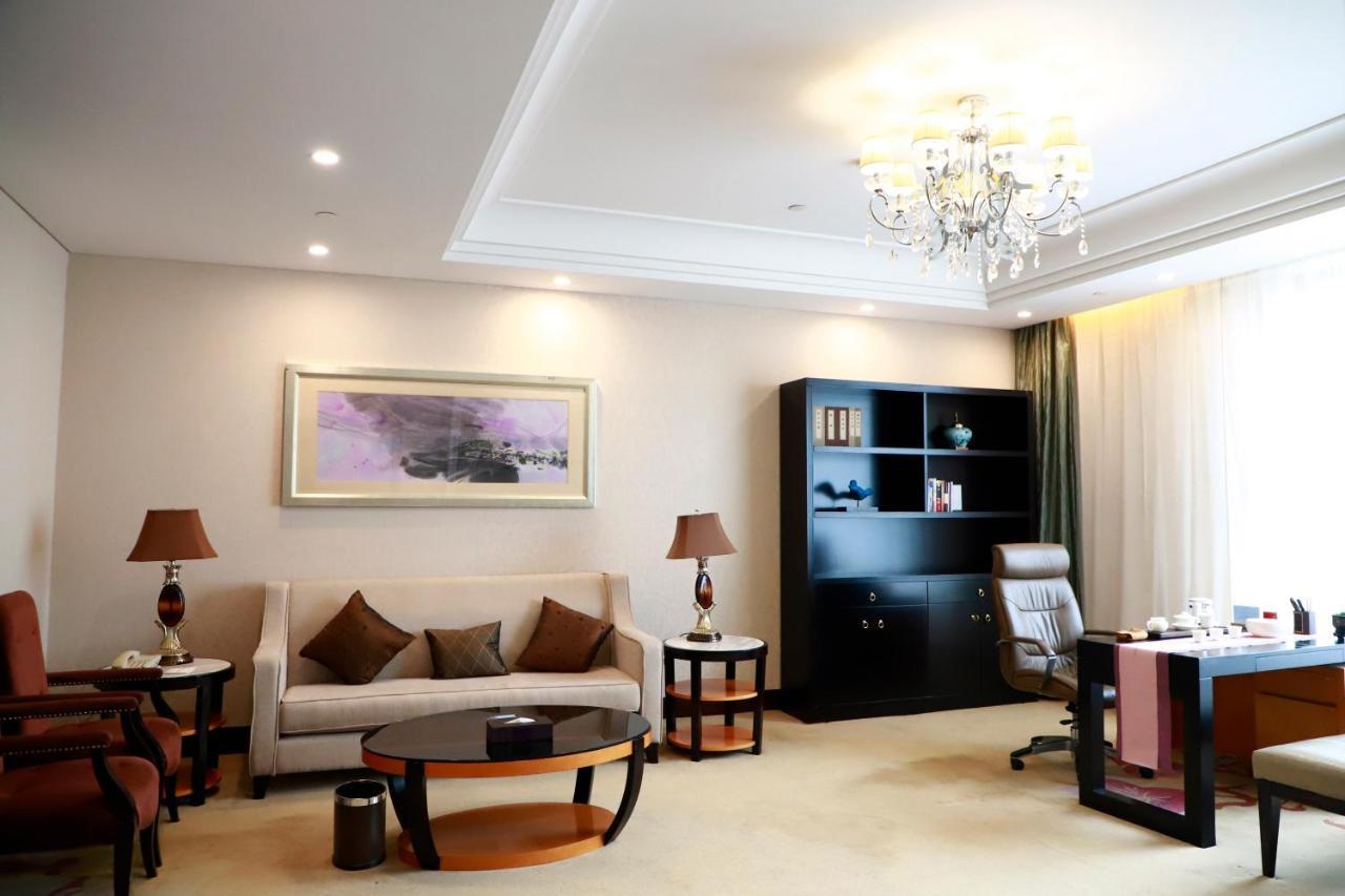 Wyndham Xinyang Downtown Hotel Eksteriør billede