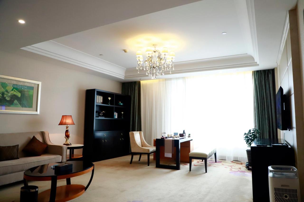 Wyndham Xinyang Downtown Hotel Eksteriør billede