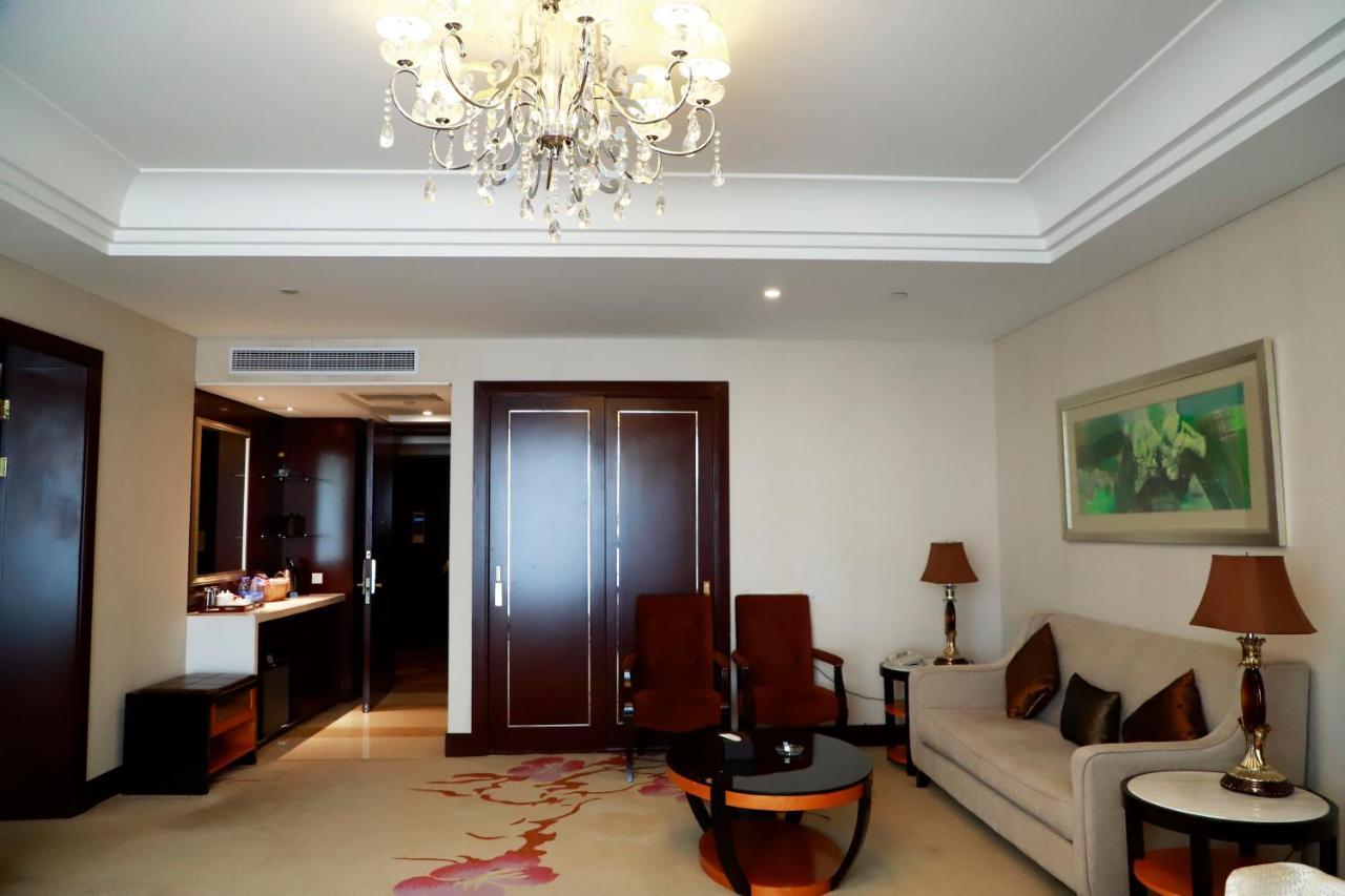 Wyndham Xinyang Downtown Hotel Eksteriør billede