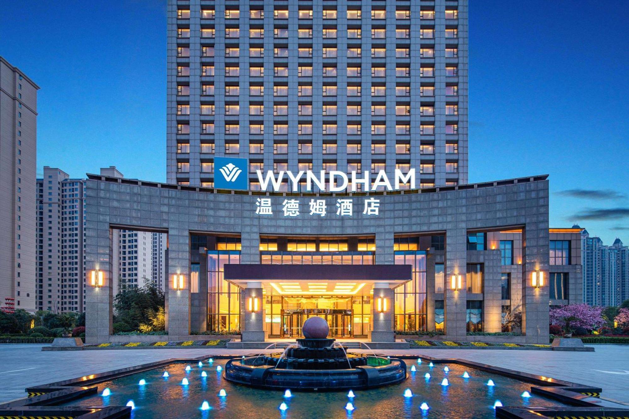 Wyndham Xinyang Downtown Hotel Eksteriør billede
